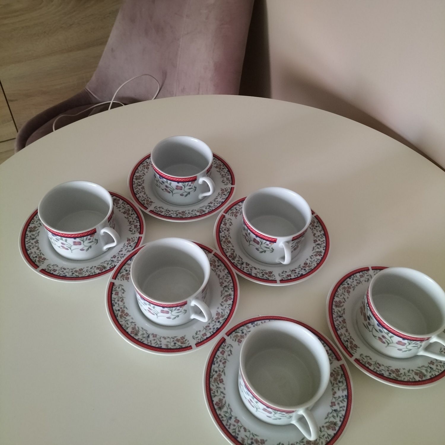 Nowe filiżanki i talerzyki