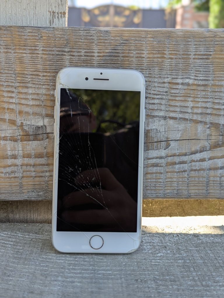 Iphone 8 64gb  76% акум