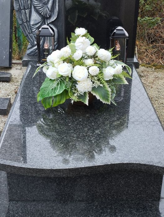 Stroik na grób cmentarz pomnik kompozycja wiązanka sztuczne chryzantem