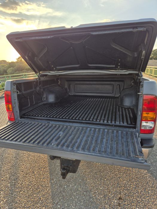 Toyota Hilux 3.0 D4D tracker