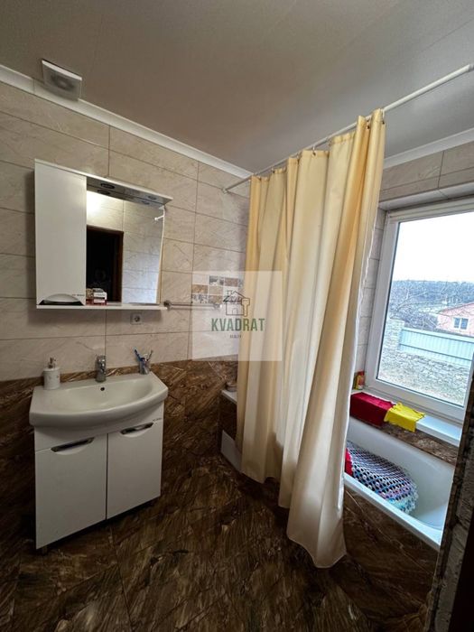 Продам просторий будинок у місті