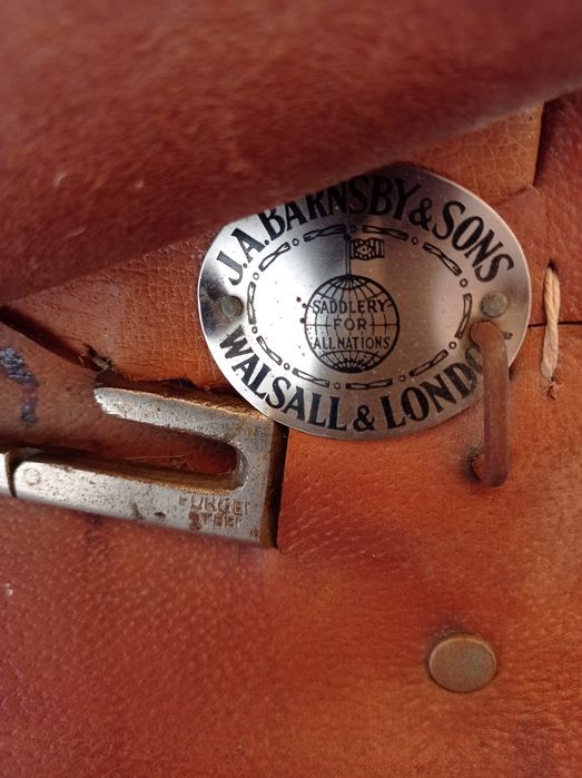 Skórzane siodło sygnowane J.A. Barnsby & Sons London