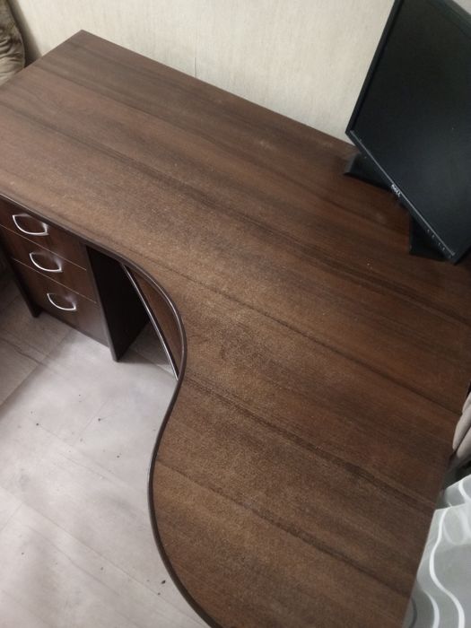 Угловые компьютерные столы