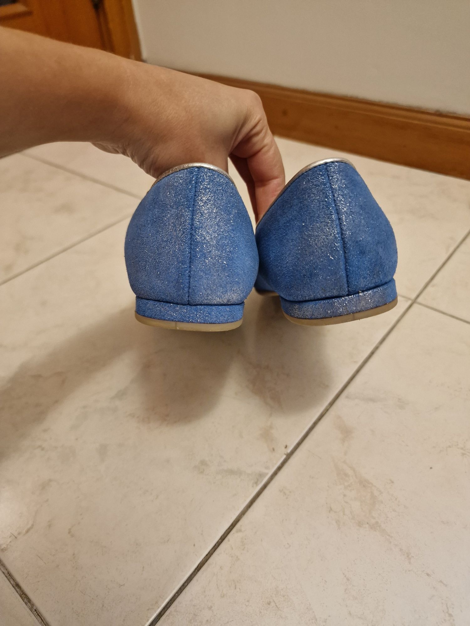Sapatinho azul brilhante