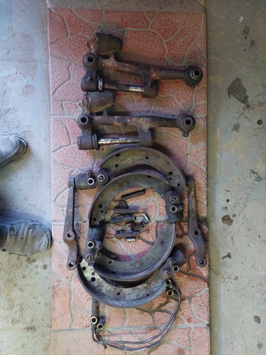 Шкварня, ричаги ,тормозні колодки з циліндрами  на волгу