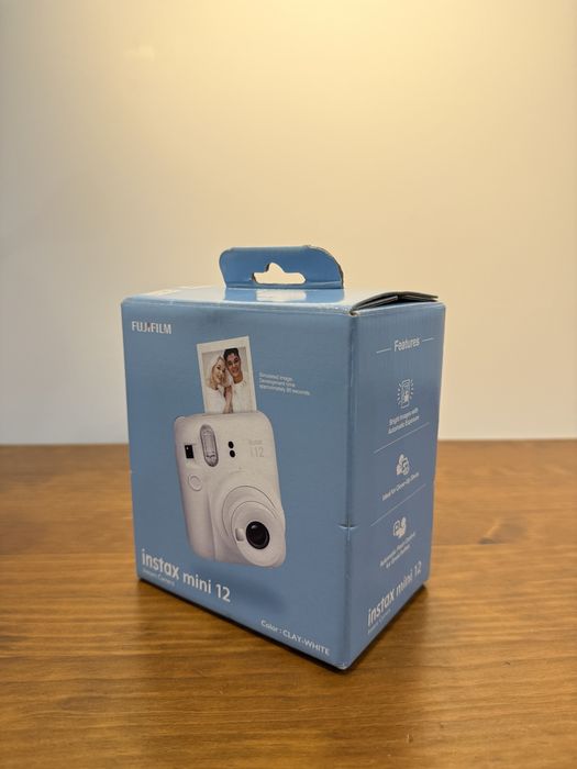 Instax mini 12 + bolsa + 7 recargas