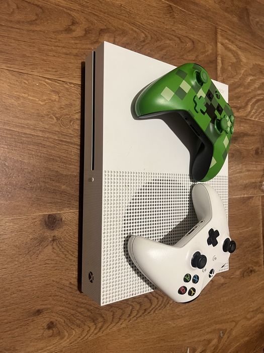 Продам Xbox one s 1 tb