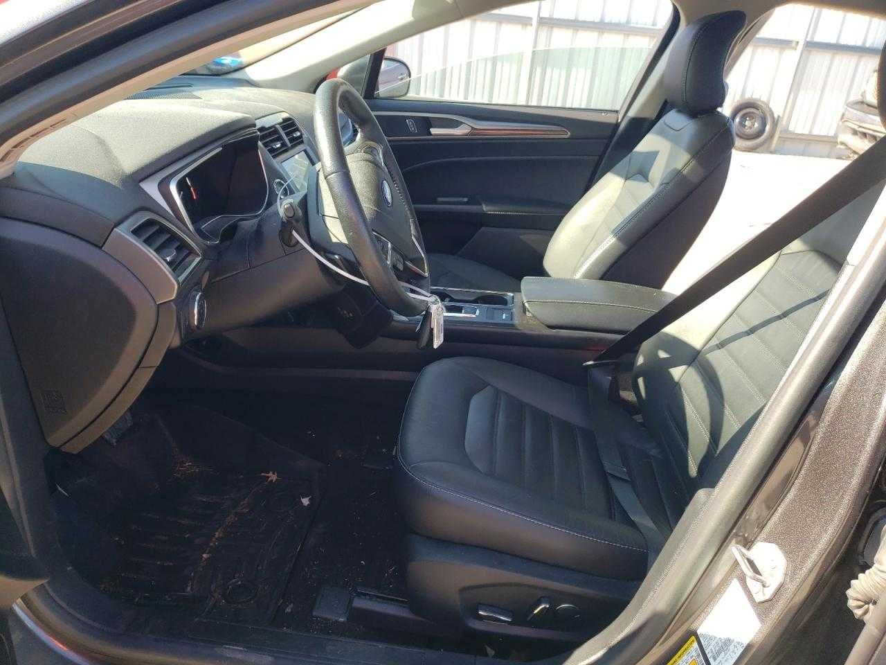 Ford Fusion SE 2018 - Потужний та економічний седан з США