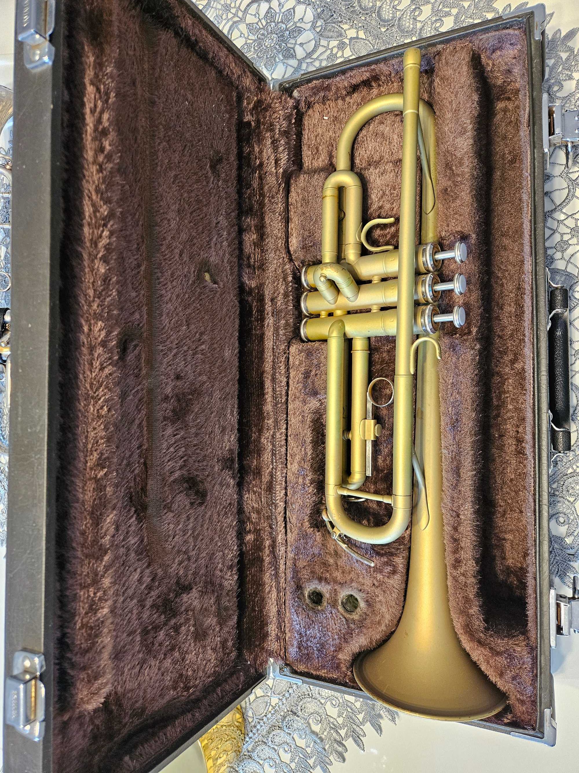Trąbka Yamaha YTR-2335