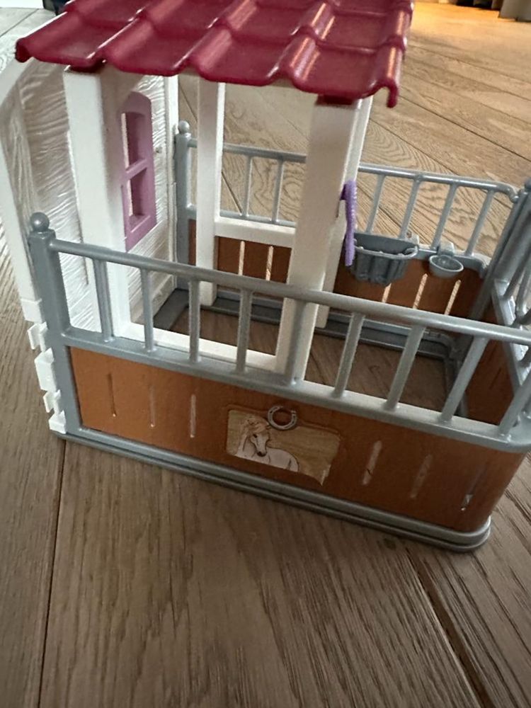 Zagroda dla koni klacz luzytańska Schleich