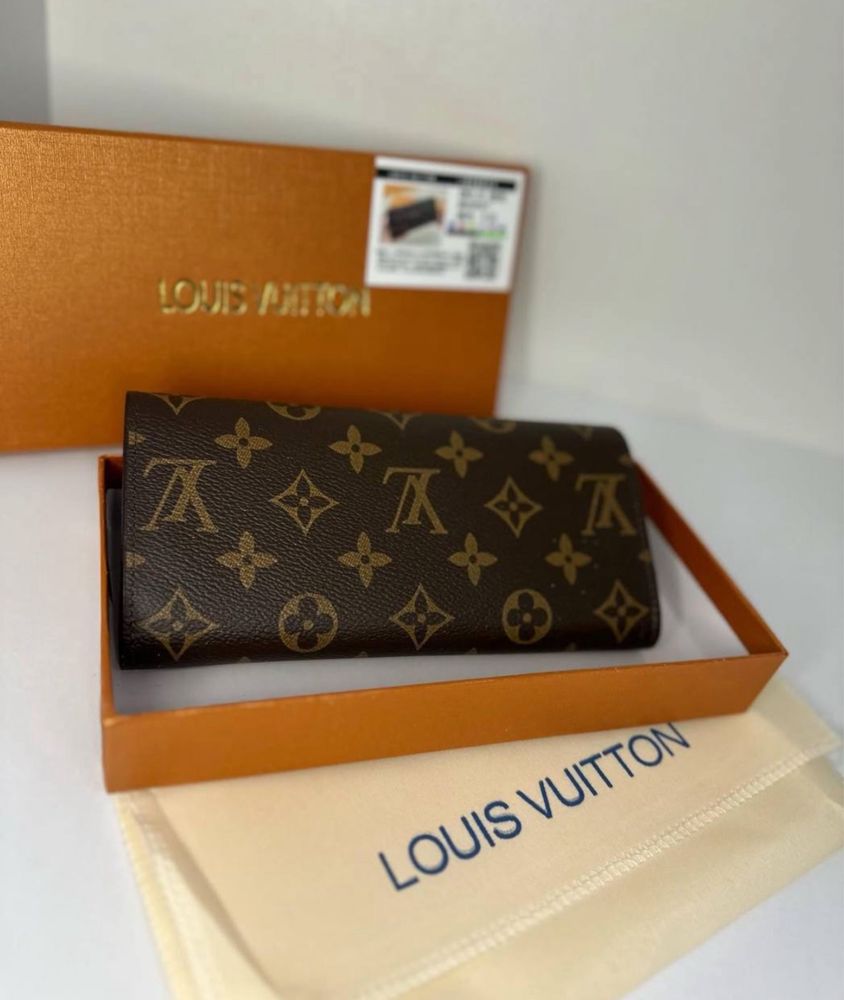 Женский кожаный кошелек  Louis Vuitton