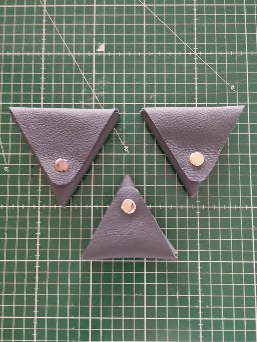 Porta moedas triângulo em pele handmade