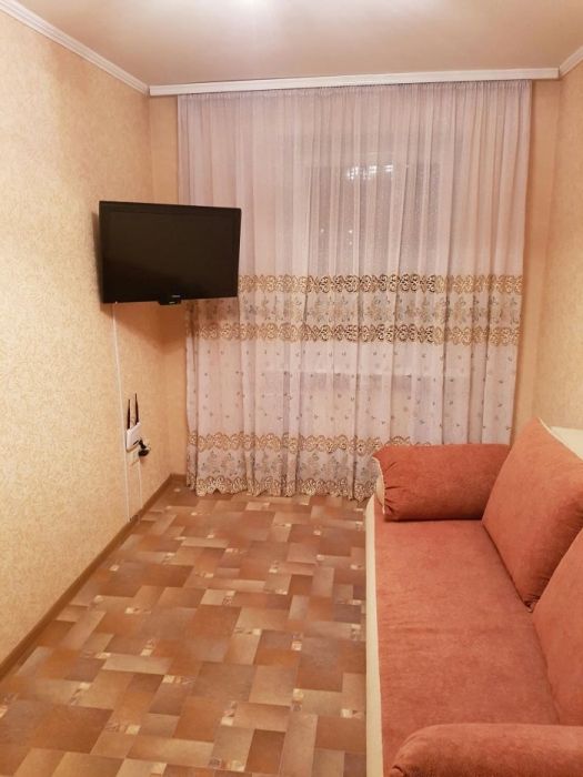 Подобово трьох кімнатна Каменецкая 101