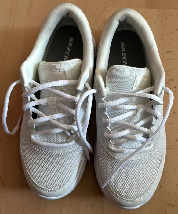 Vendo Tennis De Mulher Skechers.