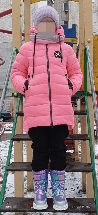Зимова куртка на дівчинку