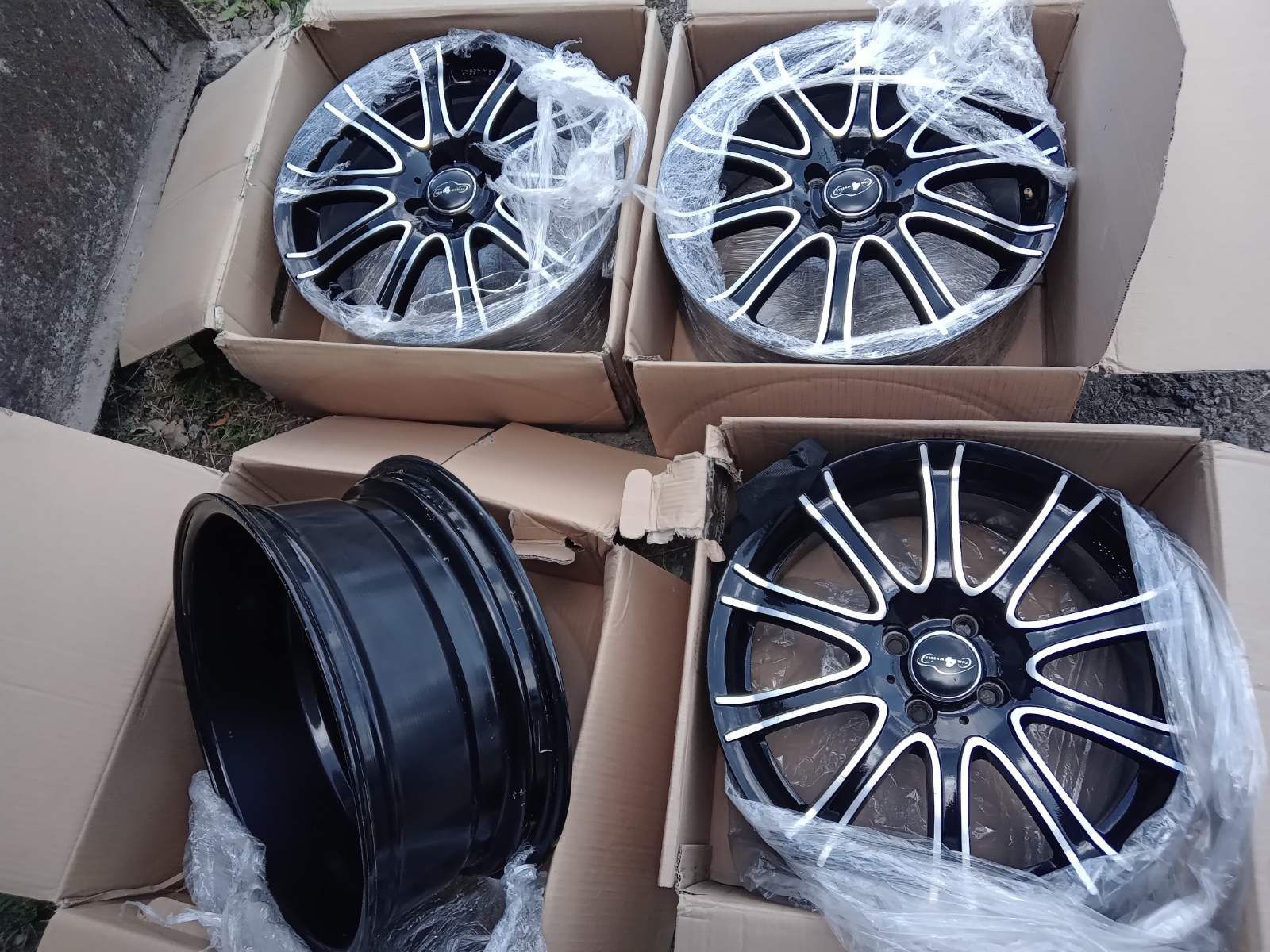 Продам диски новые R17 4x100 ланос renault Жигули авео logan megane 17