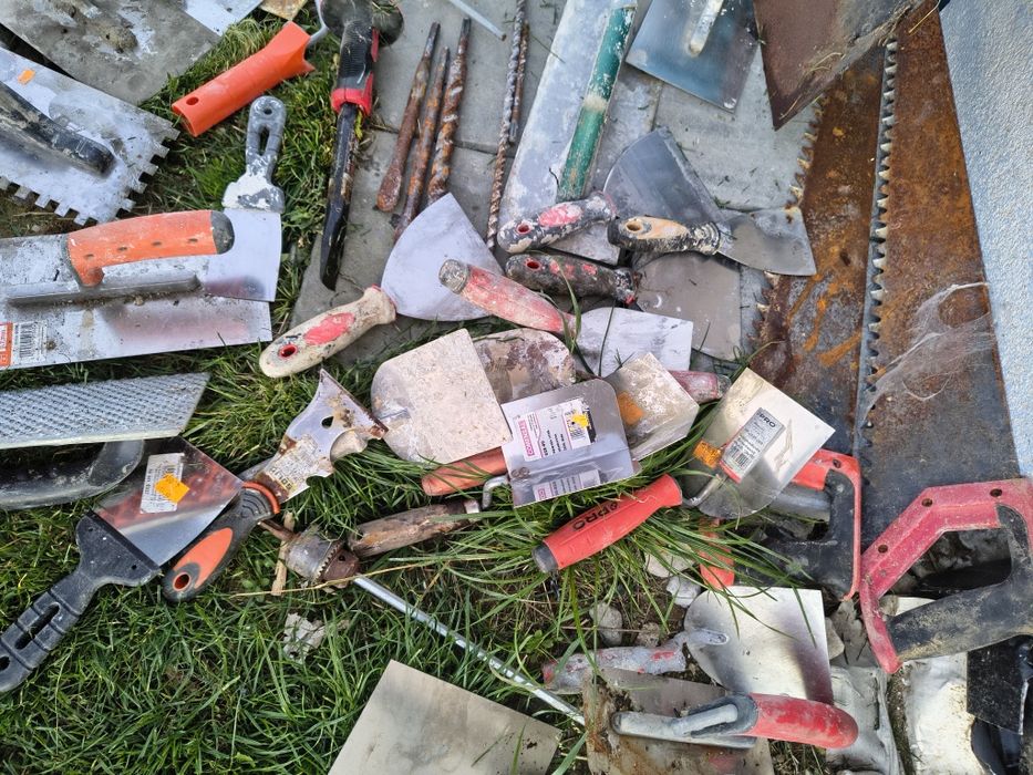 Szpachelki, kielnie, pace i inne narzędzia budowlane