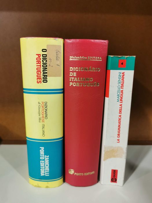 Dicionários / Livros