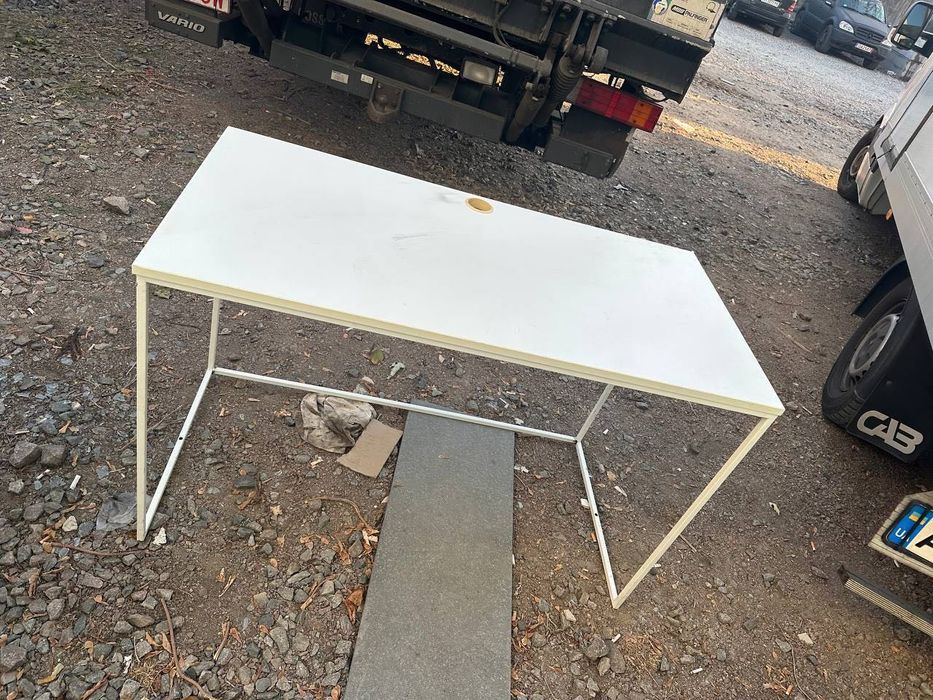 Офісні крісла та столи