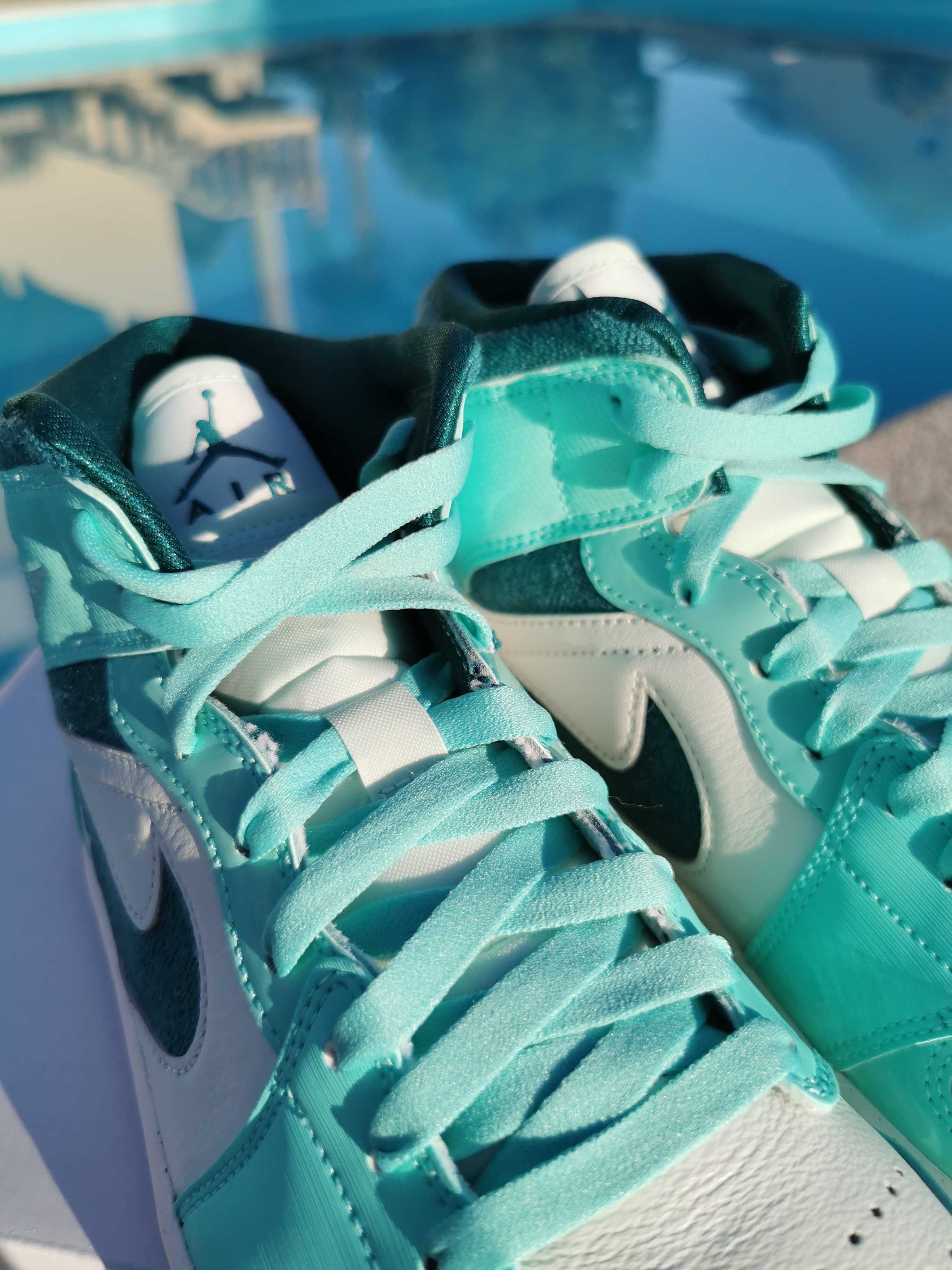 Nike Air Jordan 1 Mid Bleached Turquoise