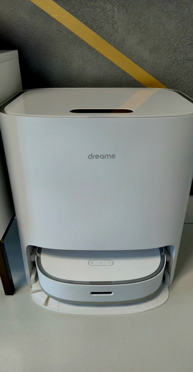Zadbany Dreame Bot W10