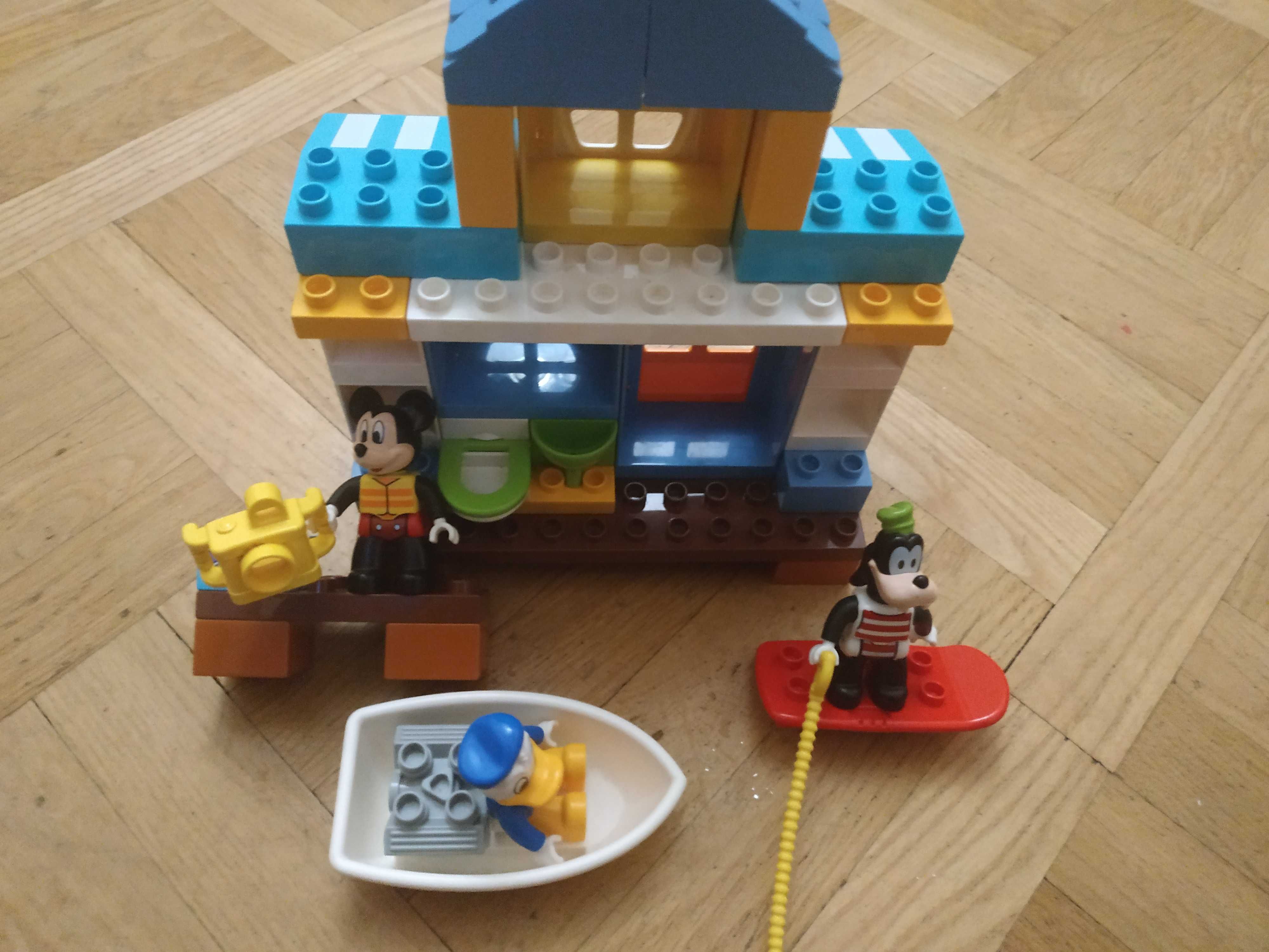 Конструктор LEGO DUPLO Микки и его друзья: Домик на пляже (10827)