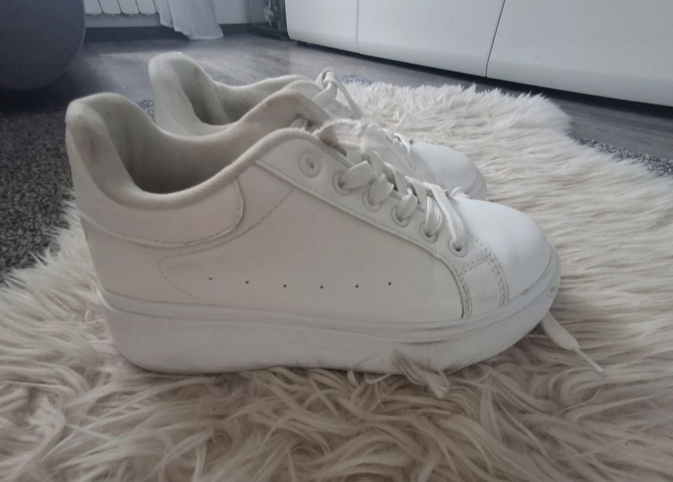 Buty sportowe biale Sinsay