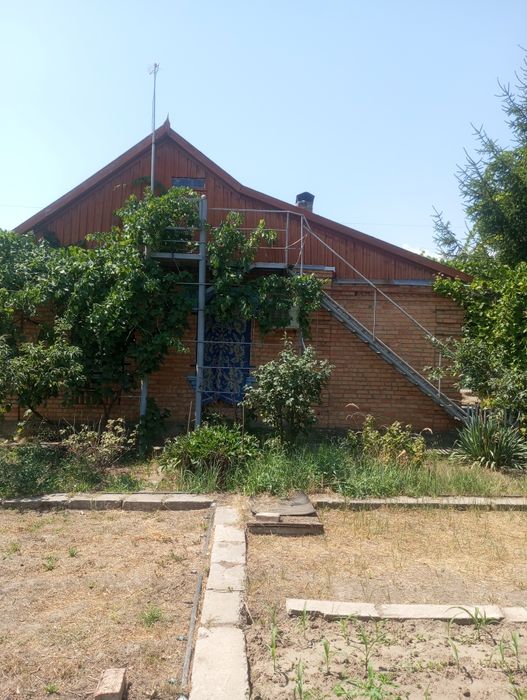 Продам будинок ( районна лікарня)