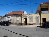 Casa térrea para acabar de restaurar.