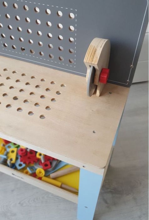 Warsztat dzieciecy z elementami do zabawy