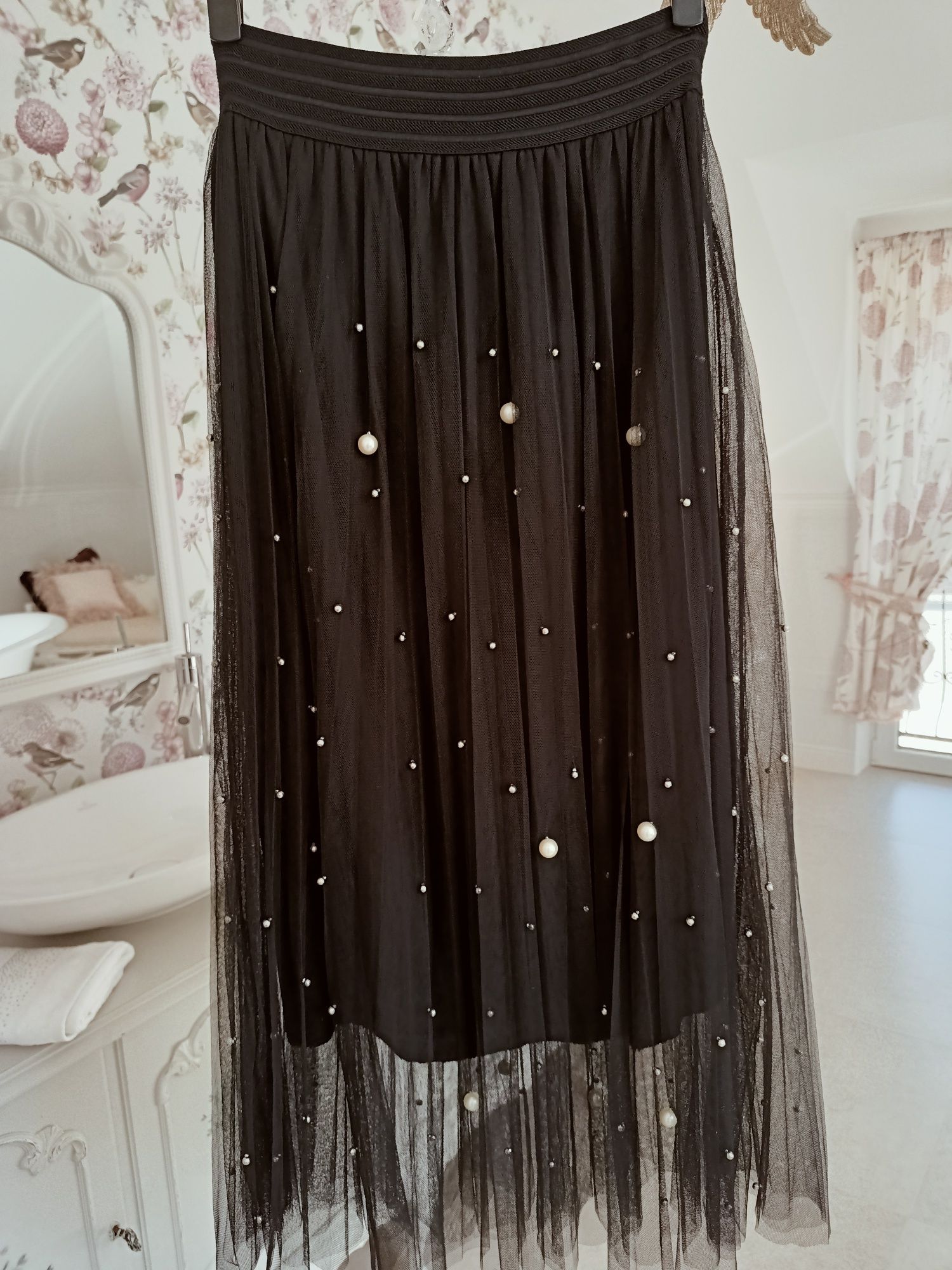 Tiulowa spódnica z perełkami