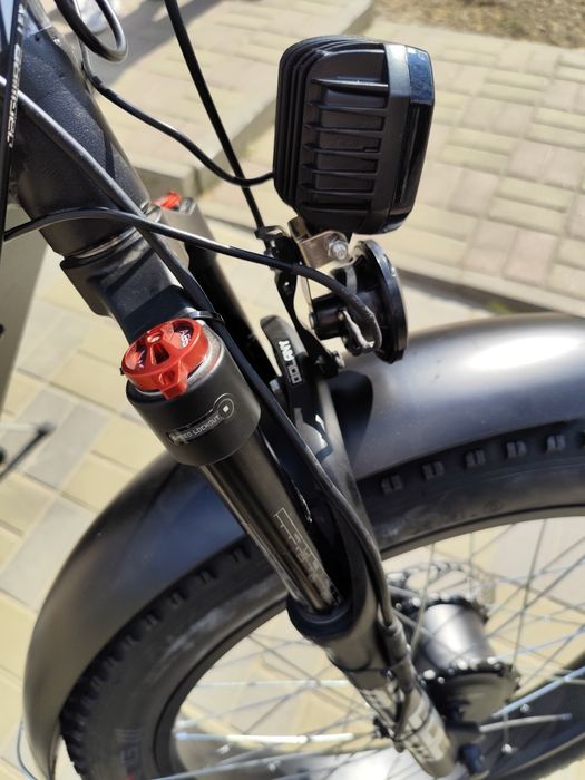 Потужний повнопривідний електрофетбайк