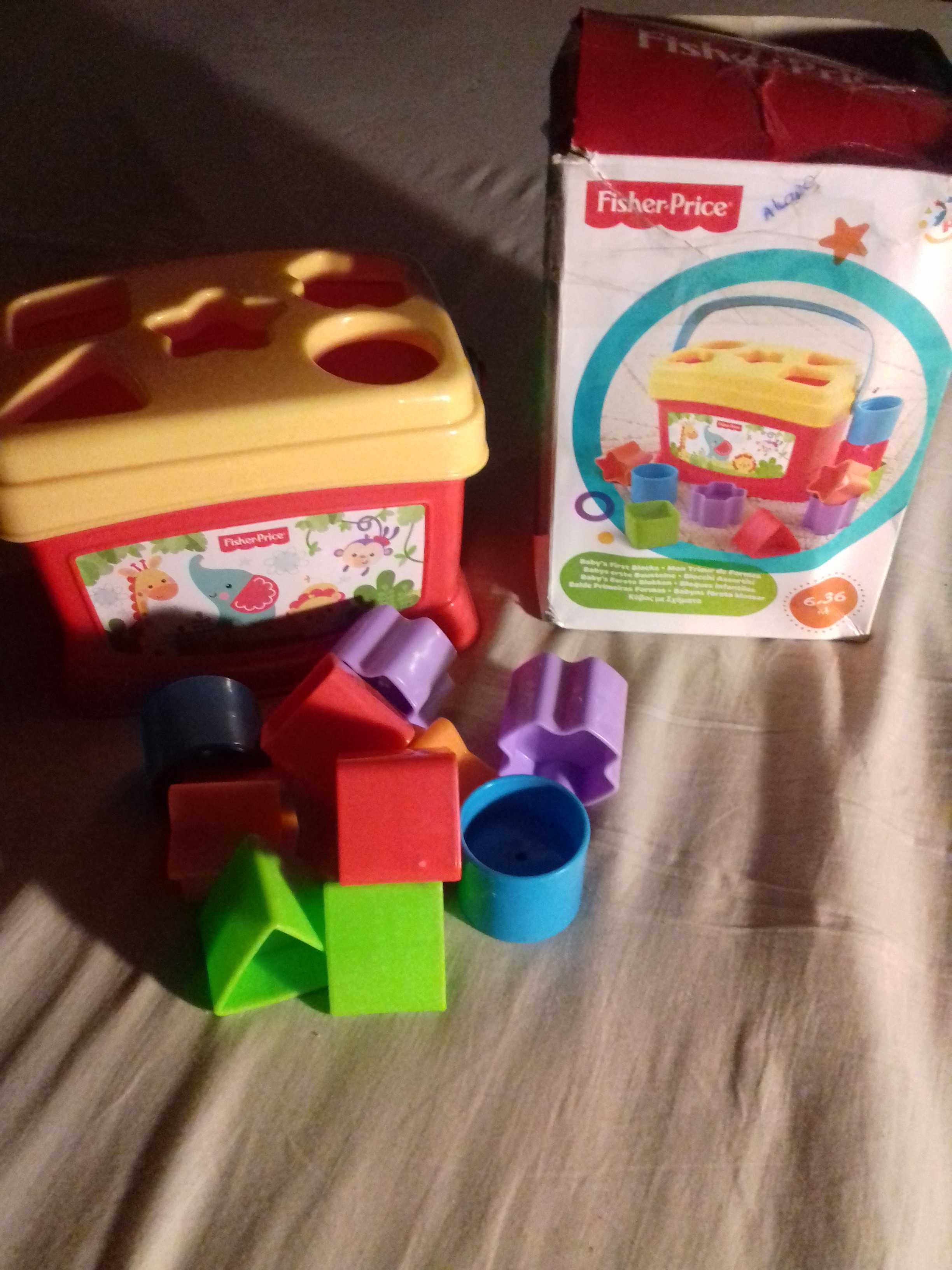 Jogo didáctico da Fisher price como novo e outros jogos.