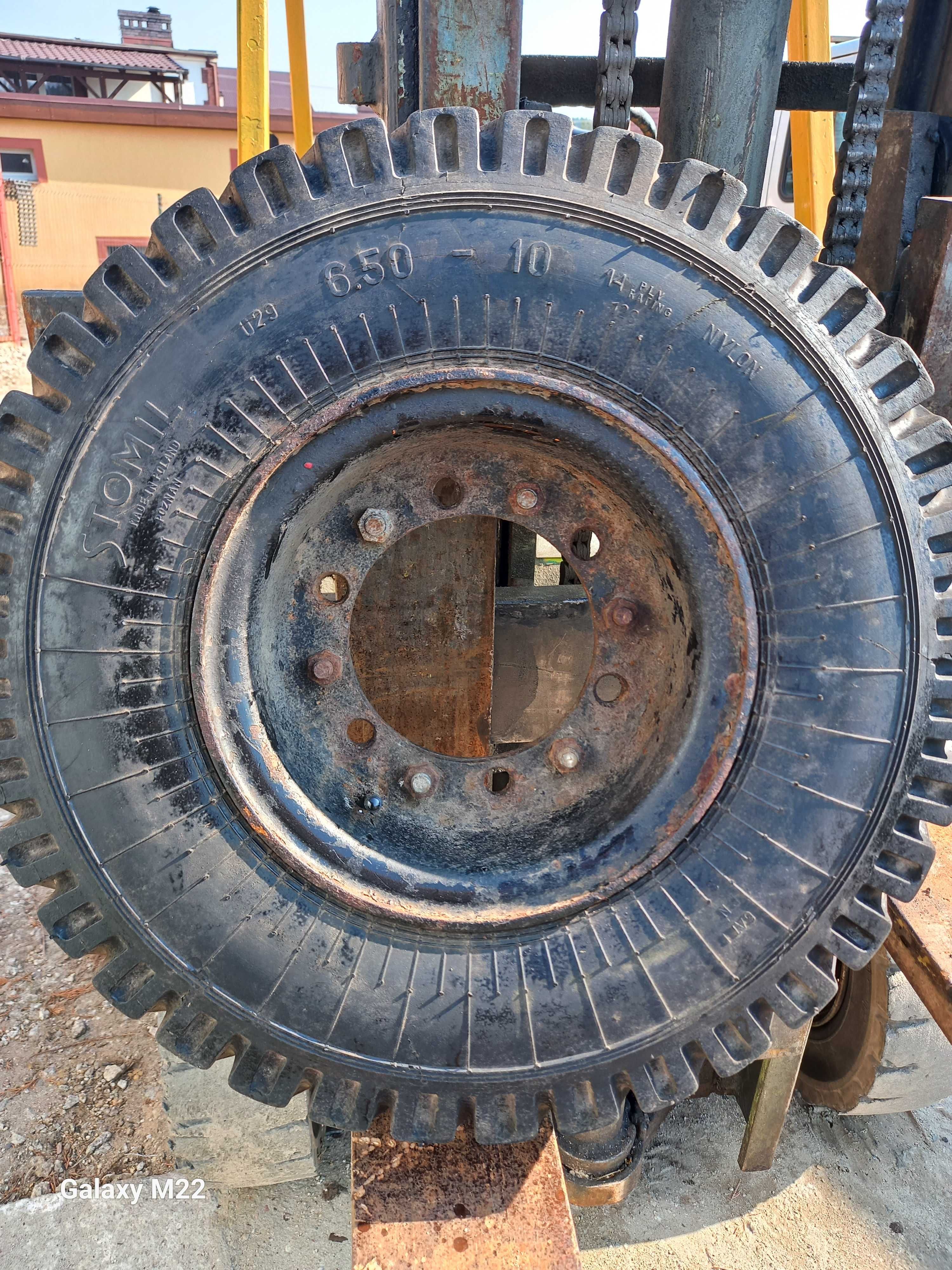 Opony widlak pełne 8.15x15 2szt . 16x6-8 2szt.18x7-8SC10