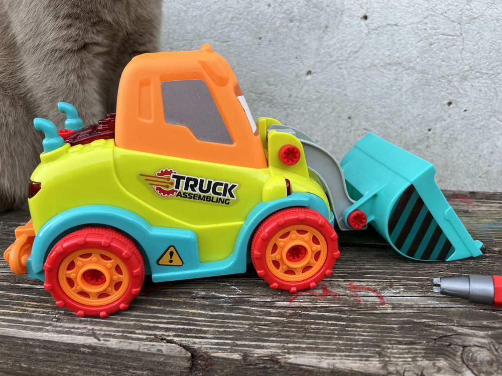 Машина конструктор на шурупах limo toy