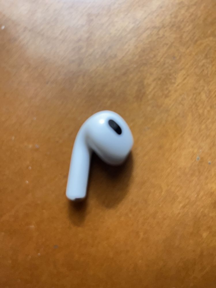 Airpods навушник і кейс