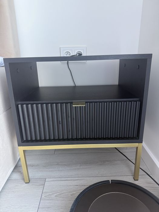 Sprzedam 2 szafki nocne ze zlotym stelażem