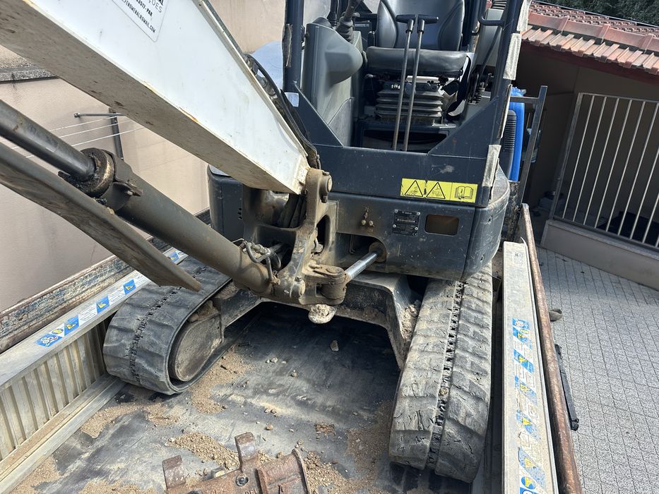 Bobcat escavadora E32