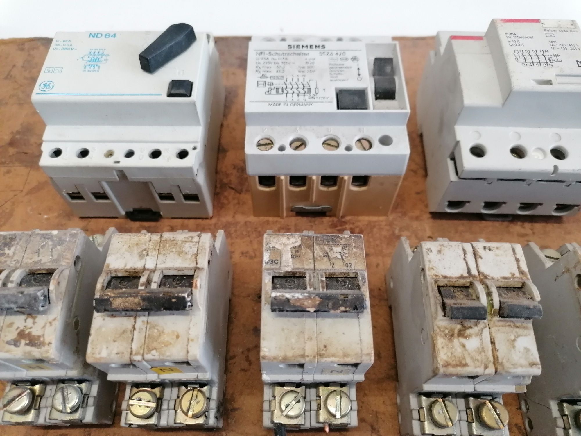 Material eléctrico disjuntores