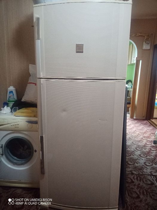 Холодильник Sharp на 535 літрів