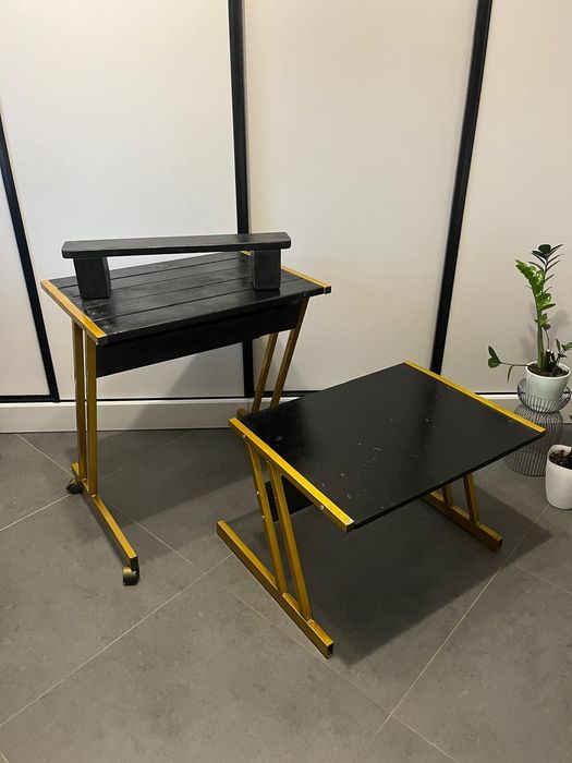 Mały stolik kosmetyczny