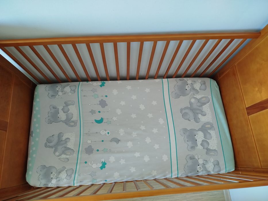 Łóżeczko niemowlęce /tapczanik z zestawem