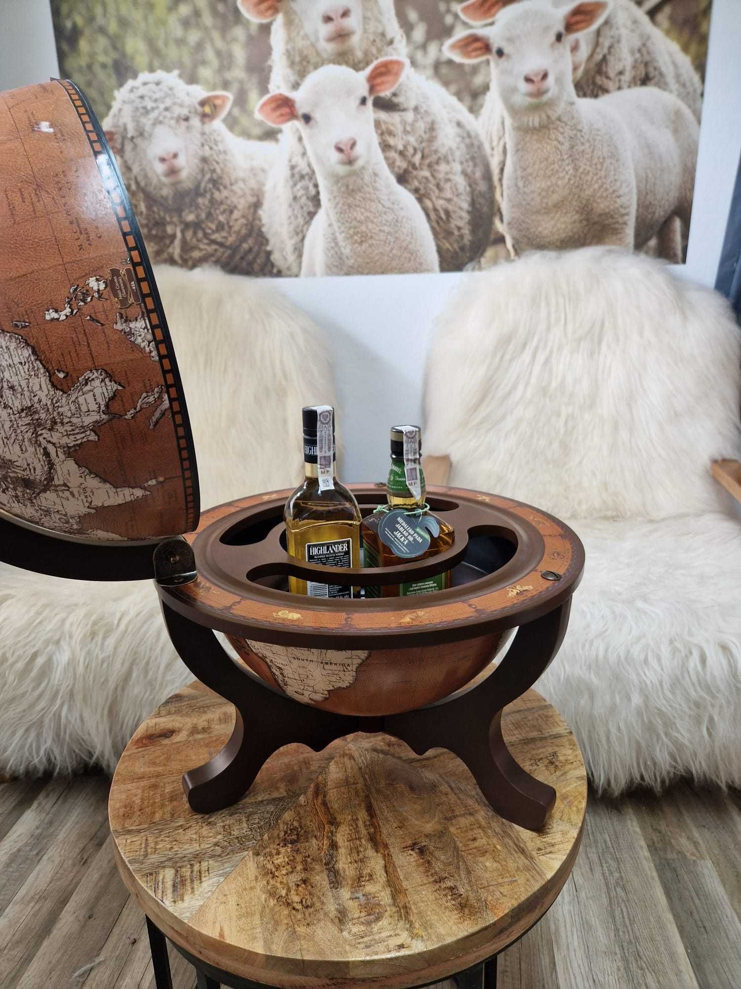 Stylowy Globus Bar w Stylu Vintage – Idealny Element Dekoracyjny
