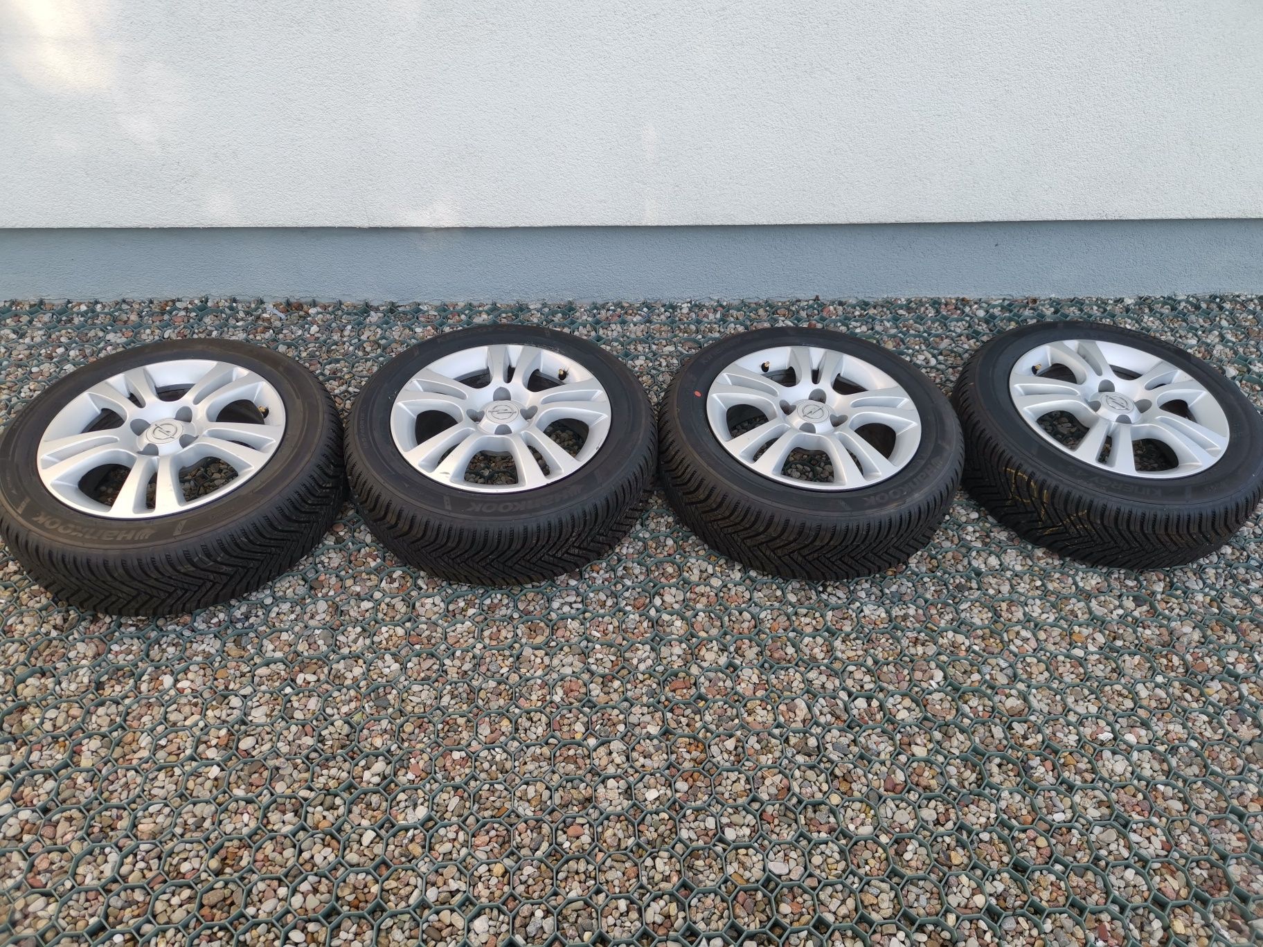 Koła alufelgi całoroczne -4x100 -Opel 185/60/15- Hankook