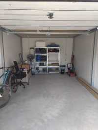 Garaż na wynajem - prąd, oświetlenie - Ogrodzony teren garażowy