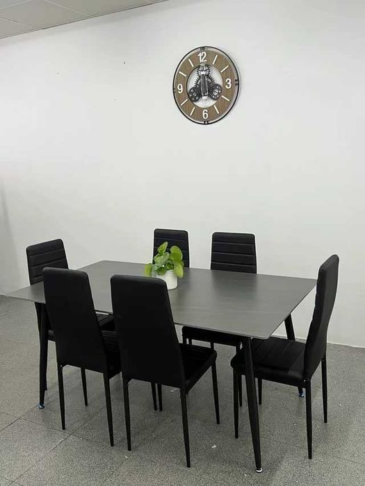 Redução de preço numa nova mesa com 6 cadeiras - Oferta especial