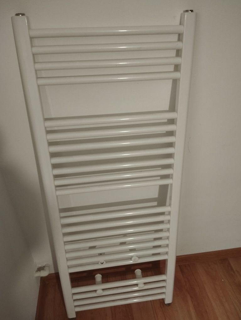 Grzejnik łazienkowy rurkowy