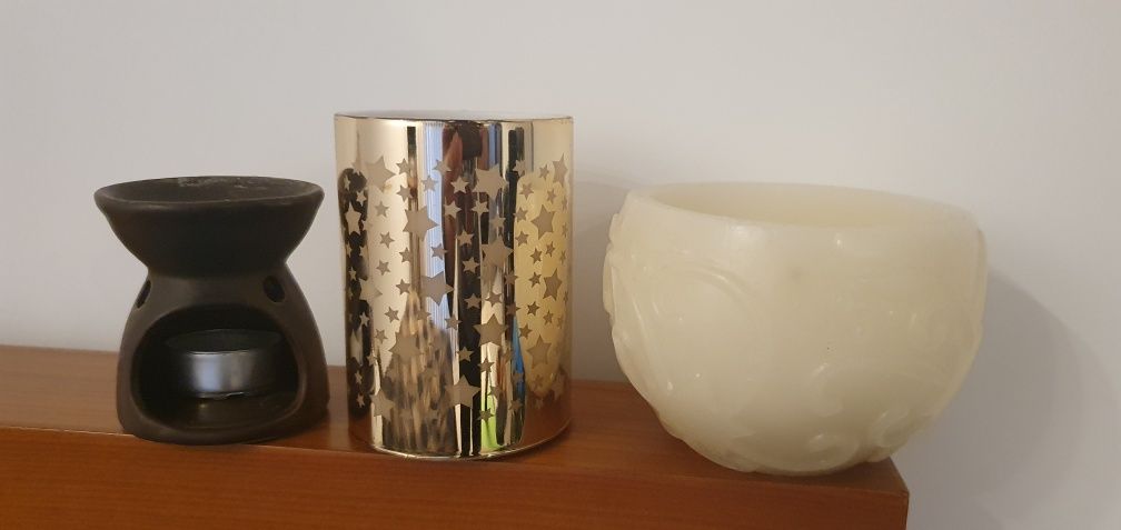 Vários tipos de velas e suportes
