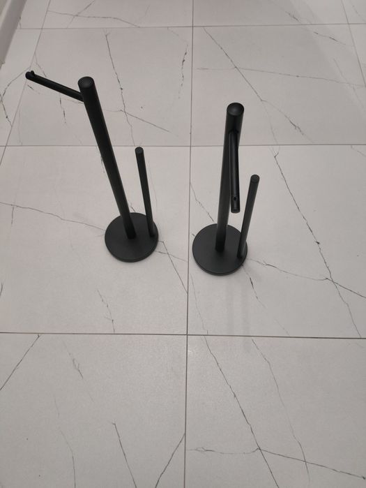 Stojaki na papier toaletowy