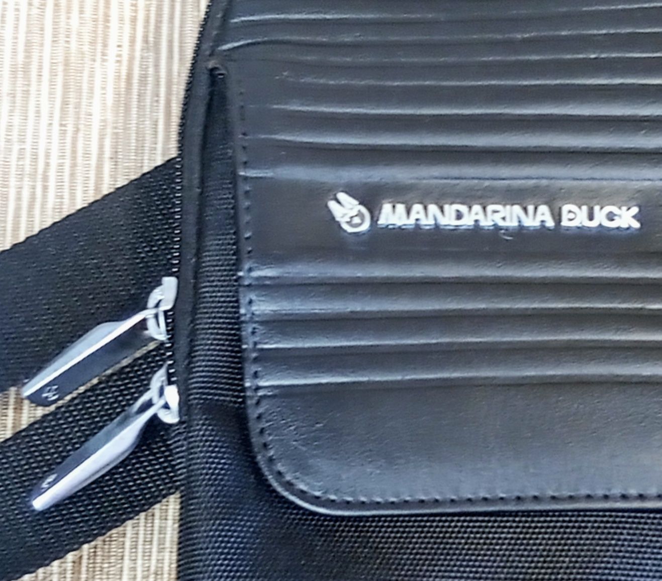Torebka na ramię męska listonoszka czarna Mandarina Duck